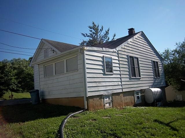 2nd image of 518 Ruddell Rd