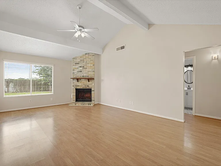 2911 Garden Ln — Photo 5