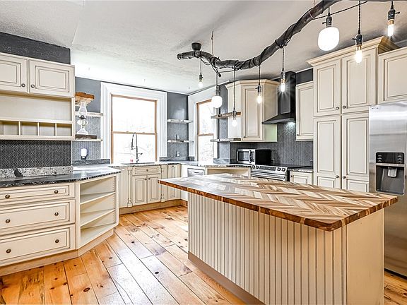 3rd image of 3261 Wexford Rd