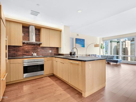 4th image of 70 Little St W Unit 32F