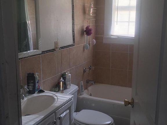5th image of 7423 S Kenwood Ave