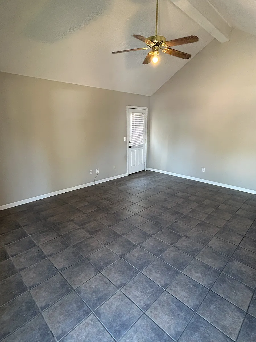 Building Photo - 108 Creekwood Dr