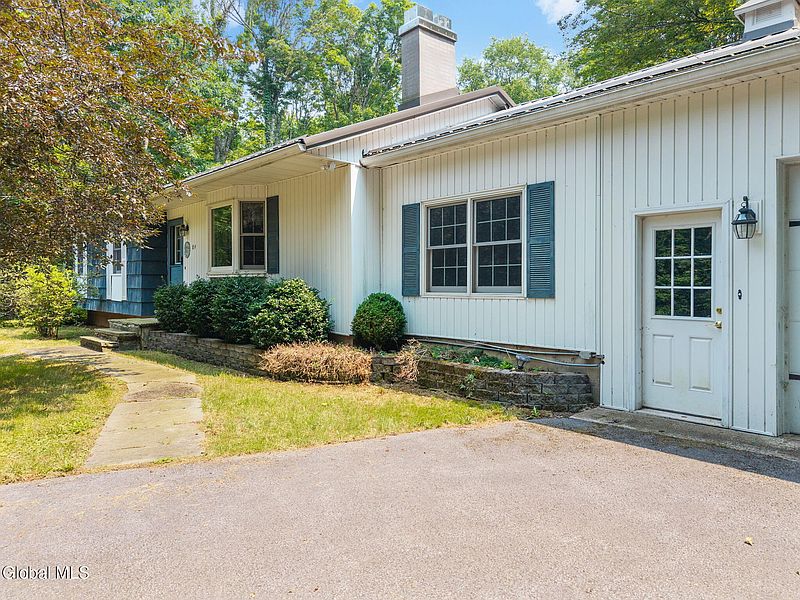 4th image of 84 Seacord Drive