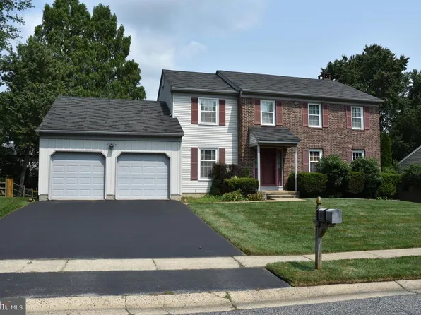 7 Forest Creek Dr, Hockessin, DE 19707
