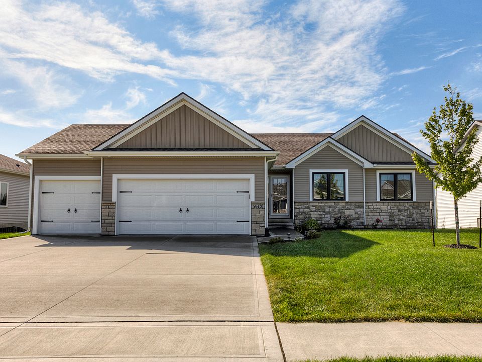 1st image of 643 NW Autumn Crest Dr