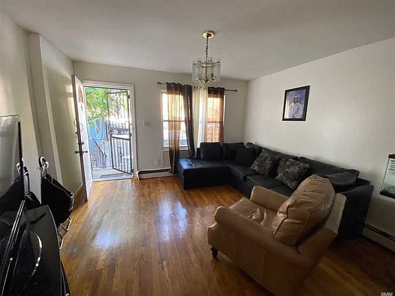 3rd image of 812 E 169th St