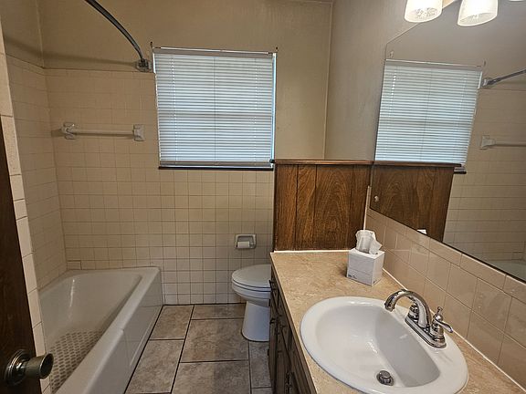 3rd image of 1609 NW 79th St