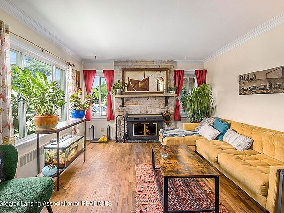 4th image of 1915 Hyland St