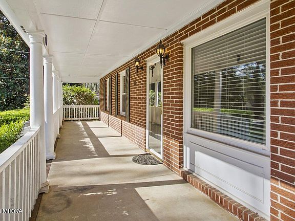 3rd image of 850 Forest Hill Ct