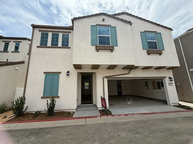 4 bed, 2.5 bath, 1920 sqft, $3,400 — Photo 4