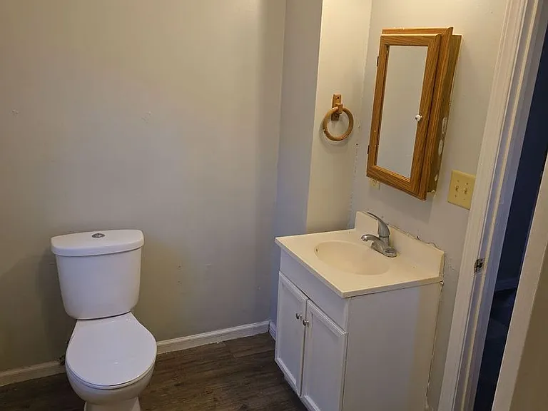 2808 S Elm St — Photo 3