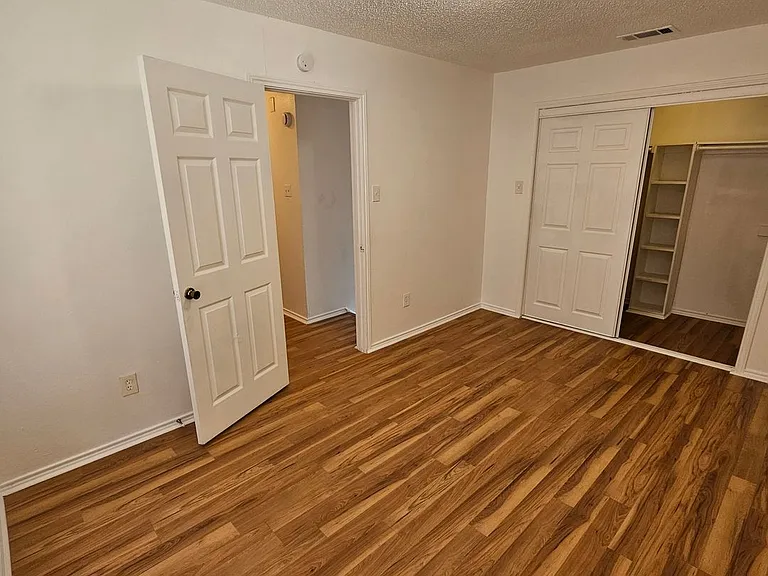 1400 Darr St #C — Photo 16