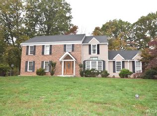 9 Pleasant Pl, North Brunswick, NJ 08902