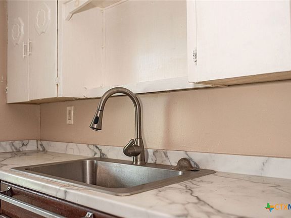 5th image of 1408 Holloman Dr