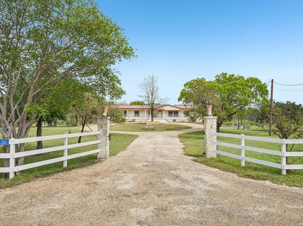 250 Wharton Rd, Kerrville, TX 78028