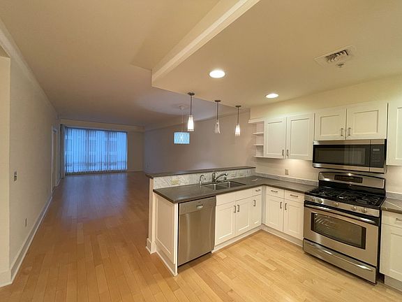 3rd image of 320 Washington Ave Unit 303
