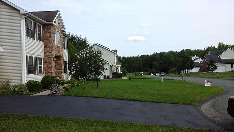 2nd image of 8 ROSEBUD Court