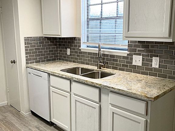 4th image of 2700 N 16th St APT 26