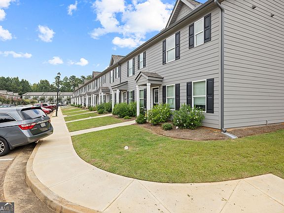 4th image of 100 Lena Ln #6
