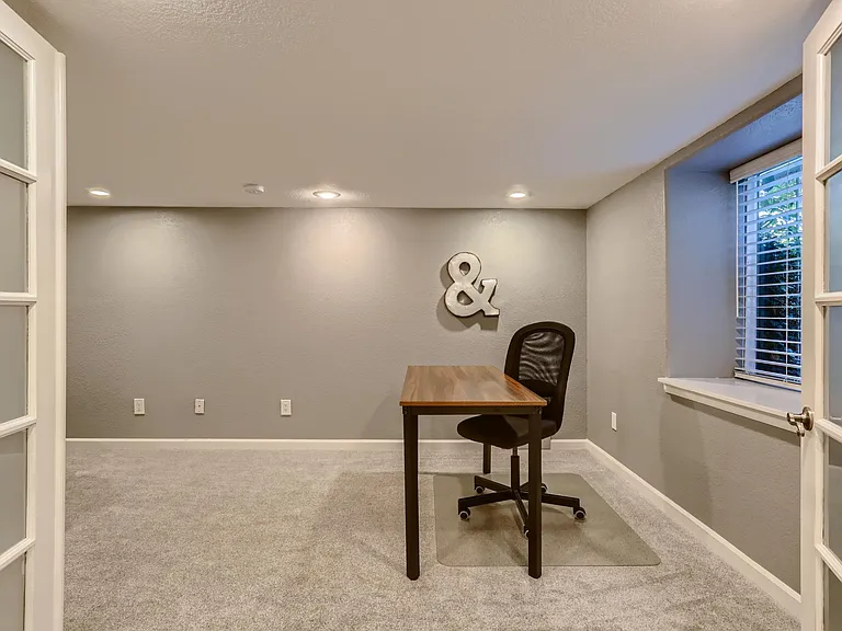 860 Adams St — Photo 9