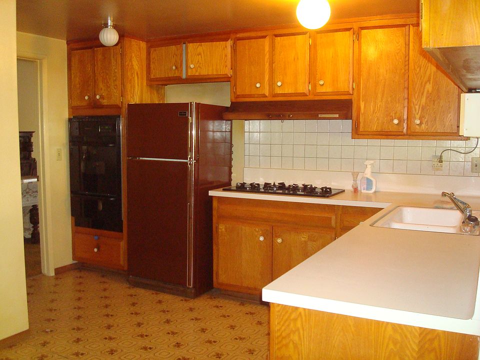 Las Positas Place Kitchen