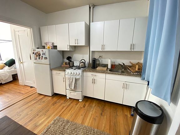2nd image of 416 W 47th St APT 4D