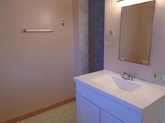 5th image of 3401 Gaviota Ave APT B