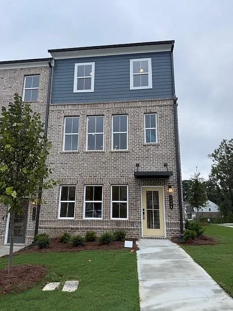 3 bed, 3.5 bath, 2008 sqft, $2,500 — Photo 1