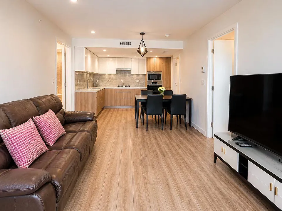 50X Buswell St #6633