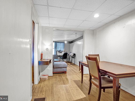 4th image of 2424 Berryhill St
