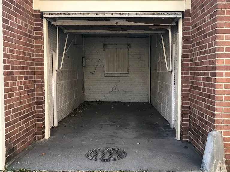 Bigelow Chapman Apartments — Photo 37