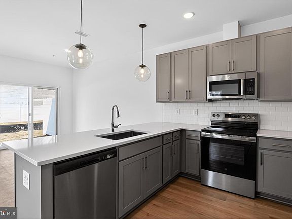 4th image of 214 Clement Loop