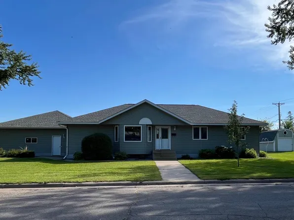 107 8th St S, Sauk Centre, MN 56378