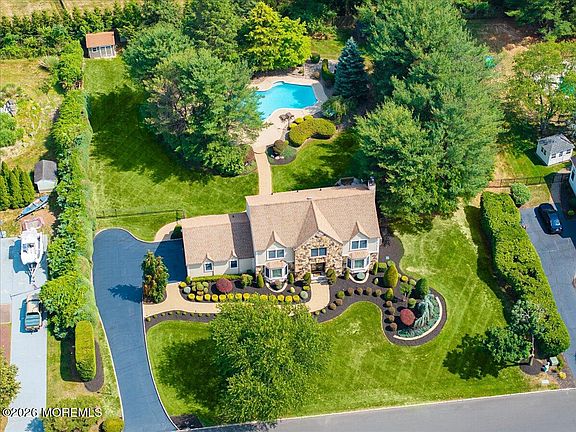 2nd image of 6 Woodhollow Drive