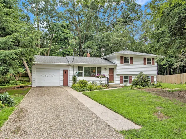 3912 Robin Ln, Kalamazoo, MI 49008