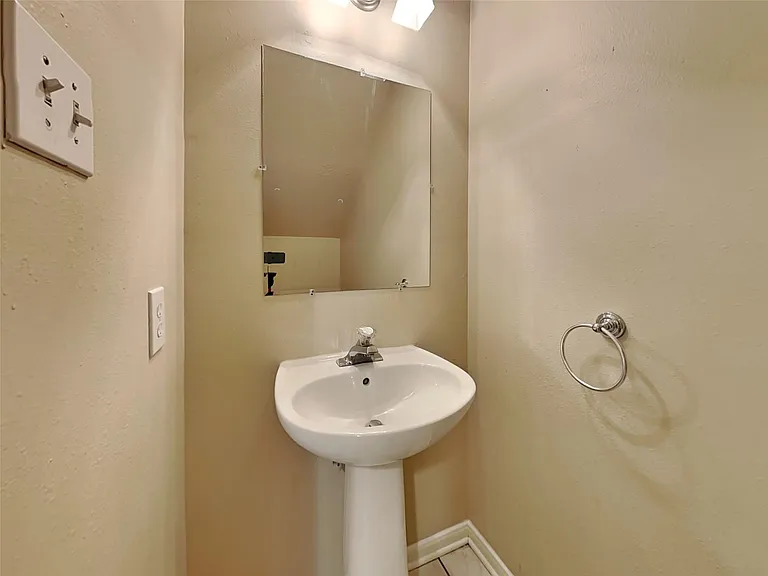 26887 Castlecliff Ln — Photo 8
