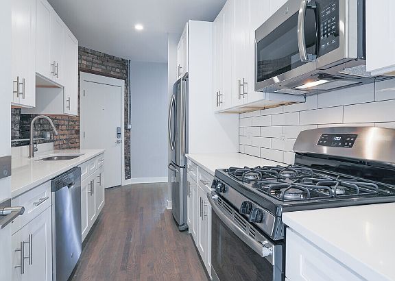 4th image of 71 8th Ave #2RW