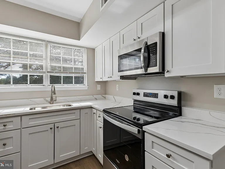 2789 Bordeaux Pl — Photo 7
