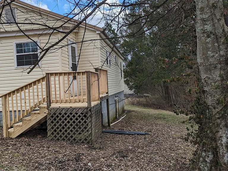 1110 McCall Ln SE — Photo 9