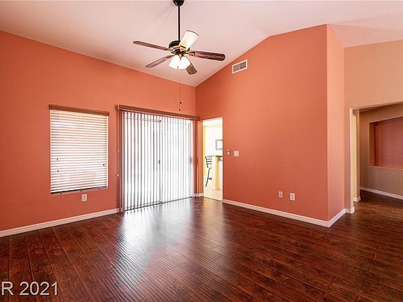 5th image of 10109 Crescent Creek Dr