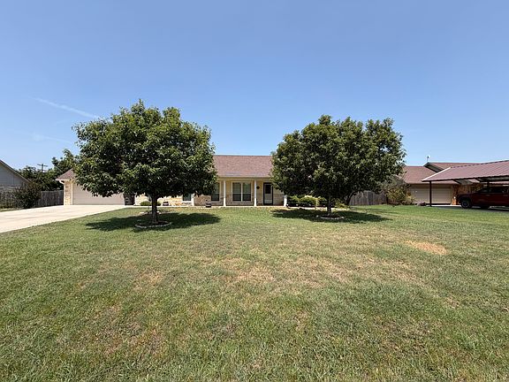 2nd image of 313 E River Oaks Rd