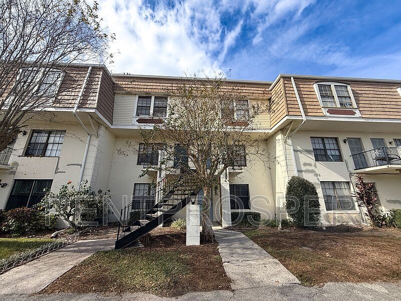 1st image of 6075 Village Cir
