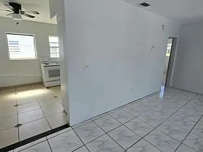 1420 NE 171st St #2 — Photo 3