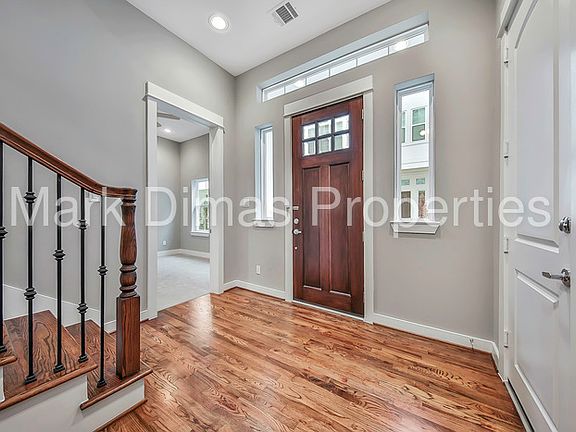 3rd image of 955 W 24th St Unit A