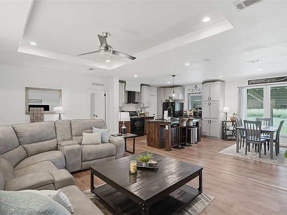 3rd image of 72 Rosebud Ln