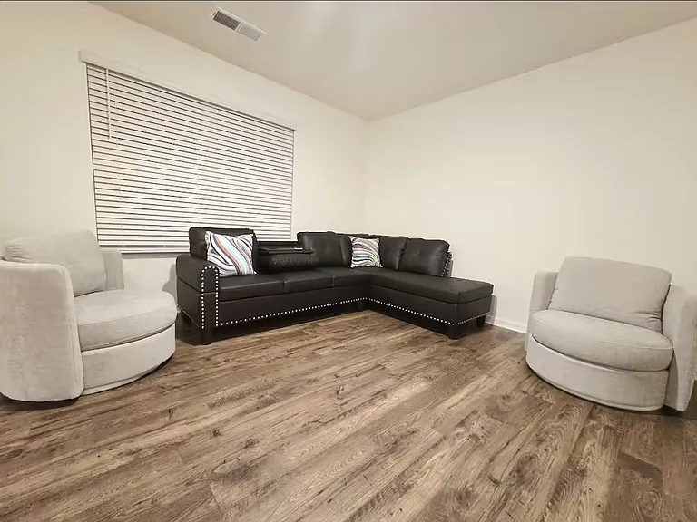 142 Lindsell Rd — Photo 3