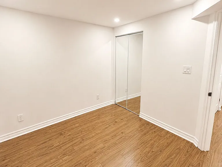 4 Mosely Cres #BASEMENT — Photo 9