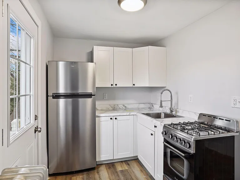 28 Sheridan Ave S #2 — Photo 1