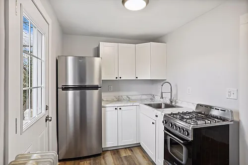 28 Sheridan Ave S #2 Photo 1