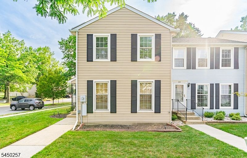 1st image of 36 Byrnes Ln E